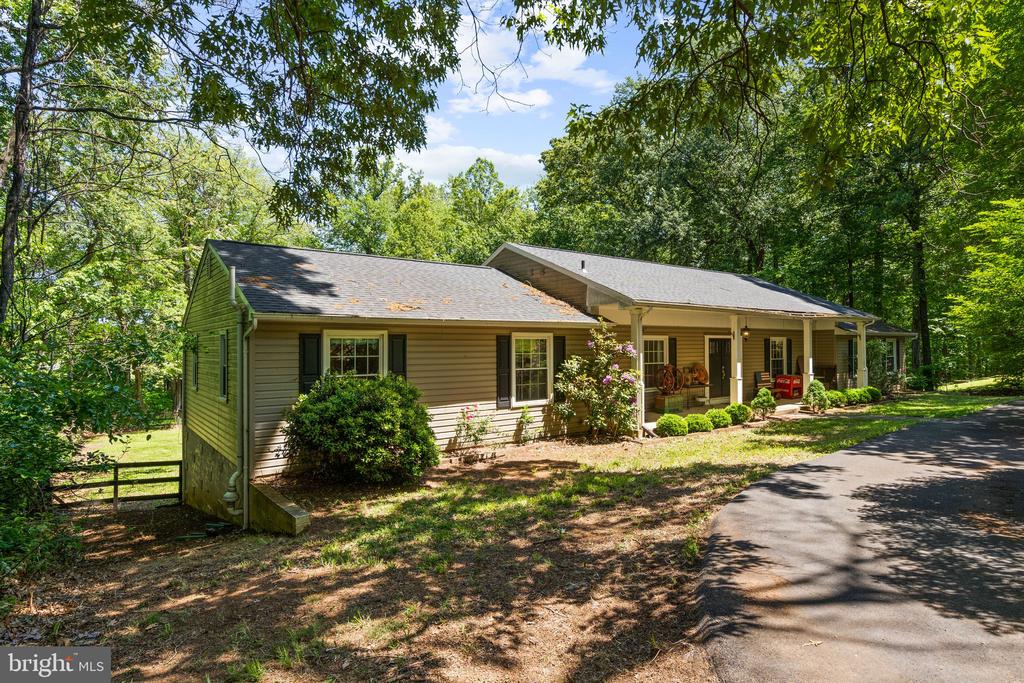 7281 FORREST RD, WARRENTON, Virginia 20187, 5 Bedrooms Bedrooms, ,3 BathroomsBathrooms,Residential,7281 FORREST RD,VAFQ2022036 MLS # VAFQ2022036