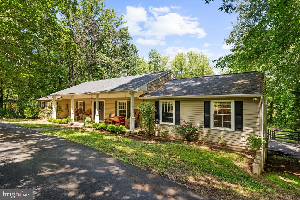 7281 FORREST RD, WARRENTON, Virginia 20187, 5 Bedrooms Bedrooms, ,3 BathroomsBathrooms,Residential,7281 FORREST RD,VAFQ2022036 MLS # VAFQ2022036
