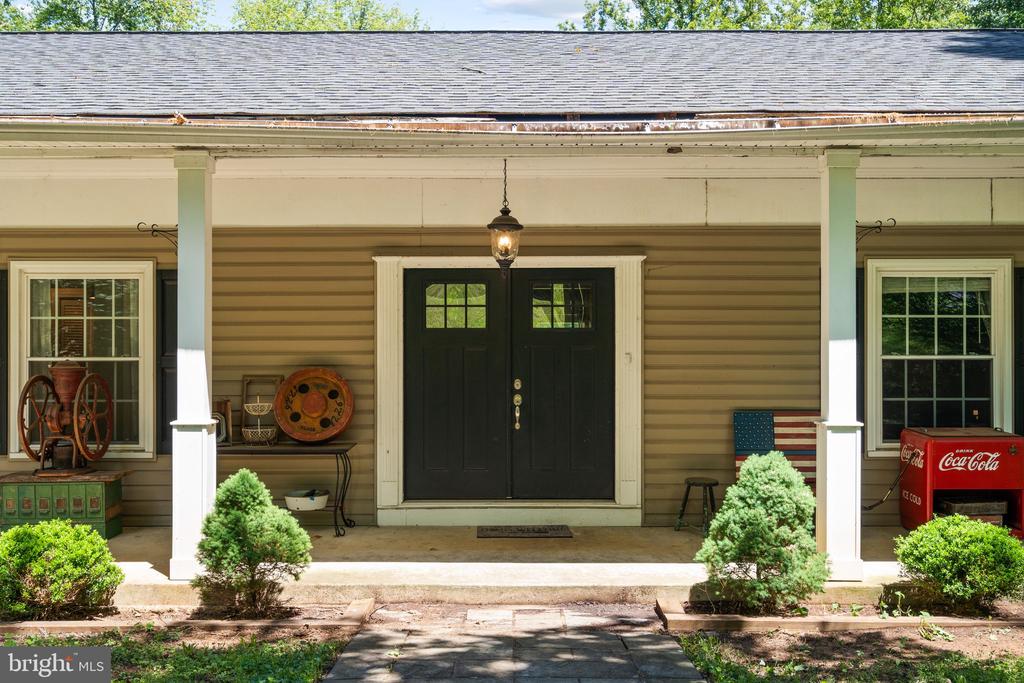 7281 FORREST RD, WARRENTON, Virginia 20187, 5 Bedrooms Bedrooms, ,3 BathroomsBathrooms,Residential,7281 FORREST RD,VAFQ2022036 MLS # VAFQ2022036