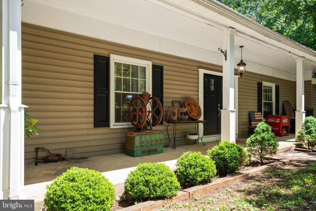 7281 FORREST RD, WARRENTON, Virginia 20187, 5 Bedrooms Bedrooms, ,3 BathroomsBathrooms,Residential,7281 FORREST RD,VAFQ2022036 MLS # VAFQ2022036