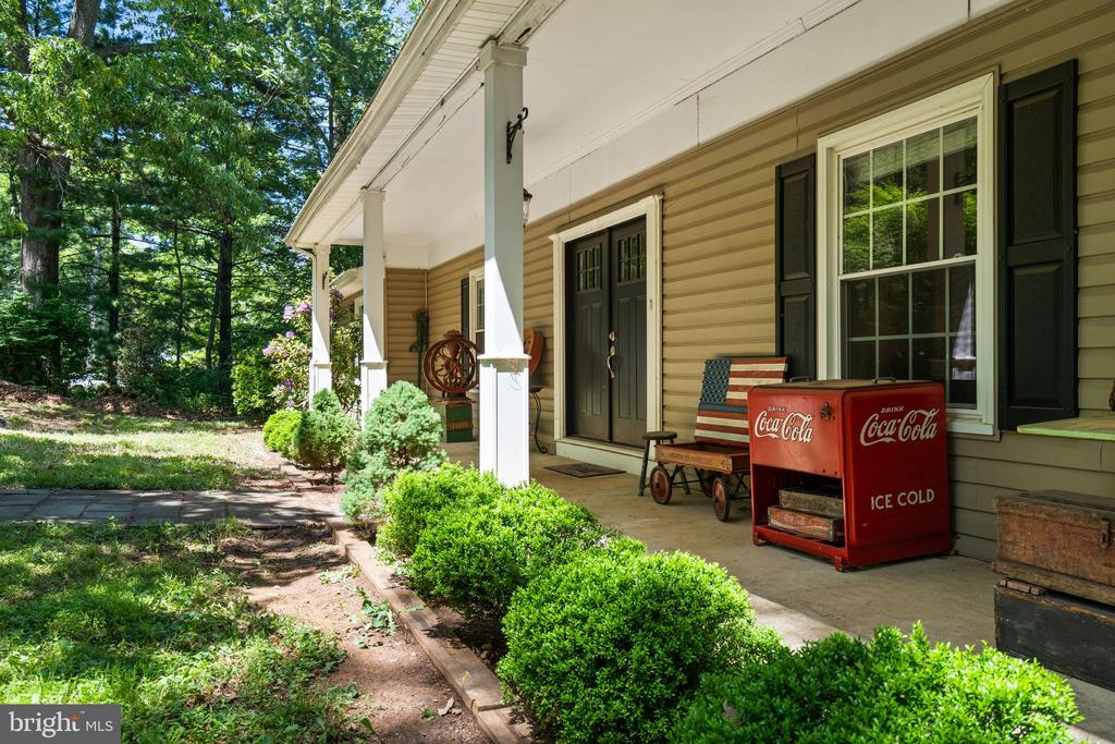 7281 FORREST RD, WARRENTON, Virginia 20187, 5 Bedrooms Bedrooms, ,3 BathroomsBathrooms,Residential,7281 FORREST RD,VAFQ2022036 MLS # VAFQ2022036
