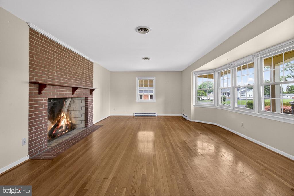 312 NORFOLK DR, WARRENTON, Virginia 20186, 3 Bedrooms Bedrooms, ,2 BathroomsBathrooms,Residential,312 NORFOLK DR,VAFQ2022058 MLS # VAFQ2022058