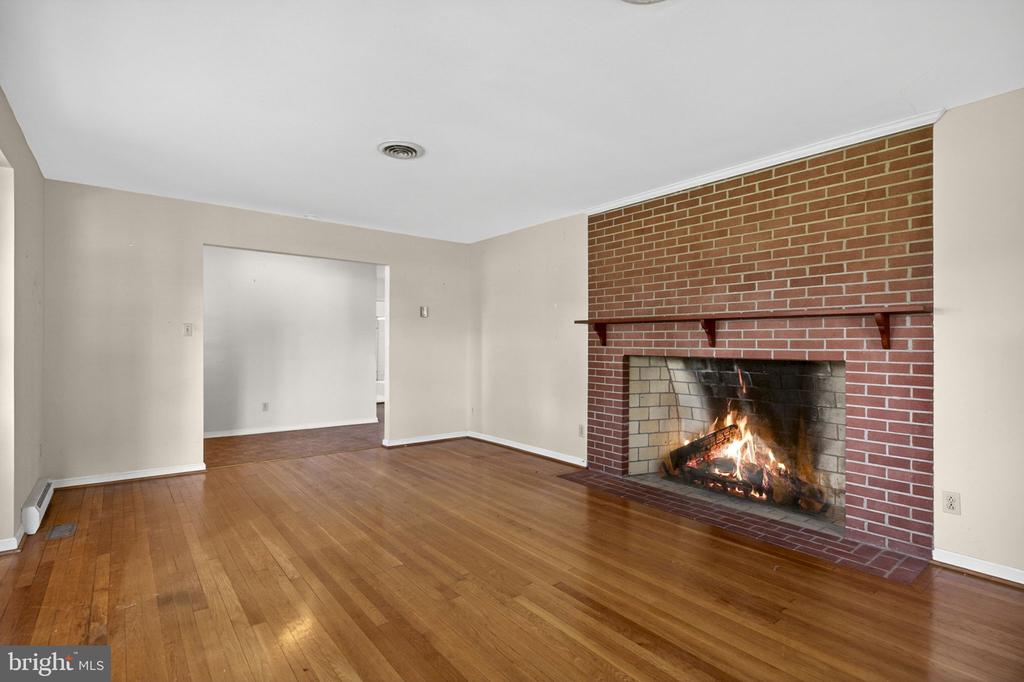 312 NORFOLK DR, WARRENTON, Virginia 20186, 3 Bedrooms Bedrooms, ,2 BathroomsBathrooms,Residential,312 NORFOLK DR,VAFQ2022058 MLS # VAFQ2022058