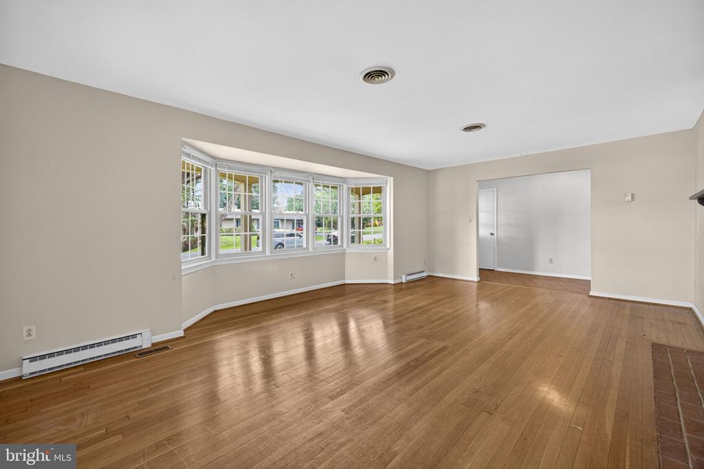 312 NORFOLK DR, WARRENTON, Virginia 20186, 3 Bedrooms Bedrooms, ,2 BathroomsBathrooms,Residential,312 NORFOLK DR,VAFQ2022058 MLS # VAFQ2022058
