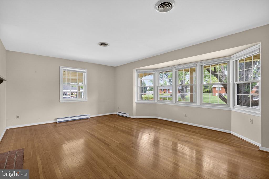 312 NORFOLK DR, WARRENTON, Virginia 20186, 3 Bedrooms Bedrooms, ,2 BathroomsBathrooms,Residential,312 NORFOLK DR,VAFQ2022058 MLS # VAFQ2022058