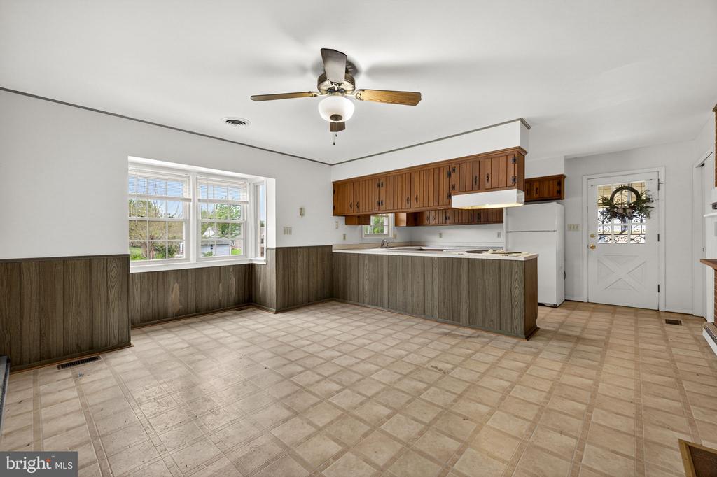 312 NORFOLK DR, WARRENTON, Virginia 20186, 3 Bedrooms Bedrooms, ,2 BathroomsBathrooms,Residential,312 NORFOLK DR,VAFQ2022058 MLS # VAFQ2022058