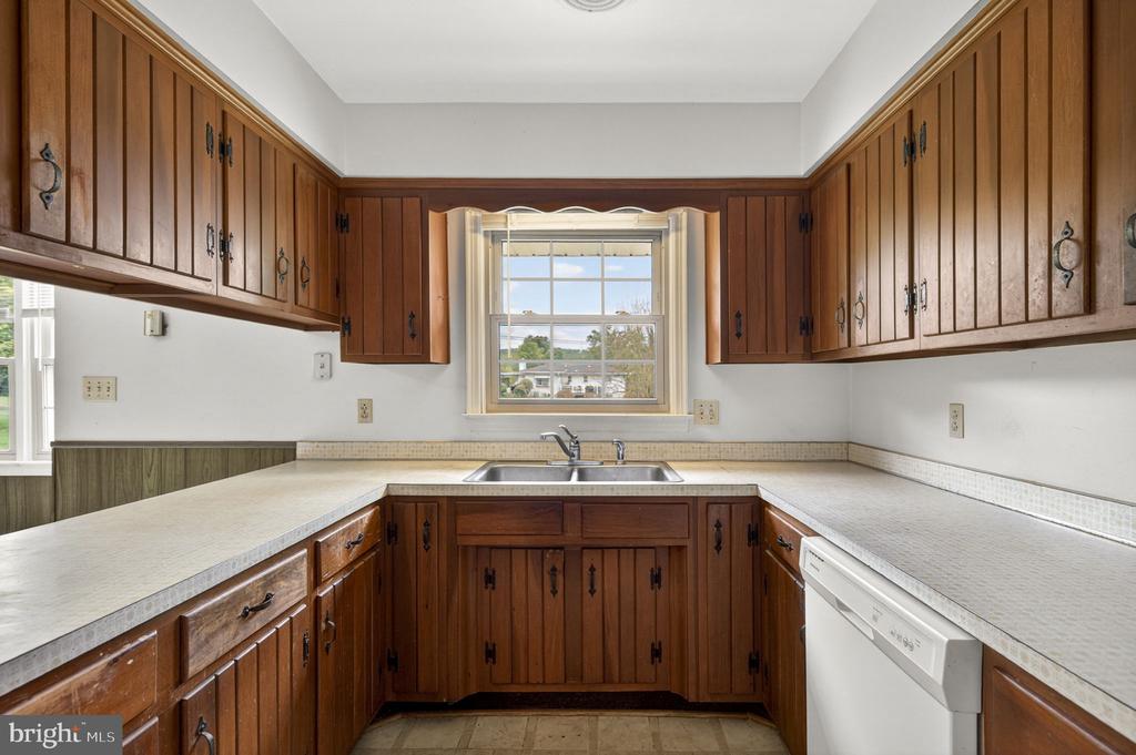 312 NORFOLK DR, WARRENTON, Virginia 20186, 3 Bedrooms Bedrooms, ,2 BathroomsBathrooms,Residential,312 NORFOLK DR,VAFQ2022058 MLS # VAFQ2022058