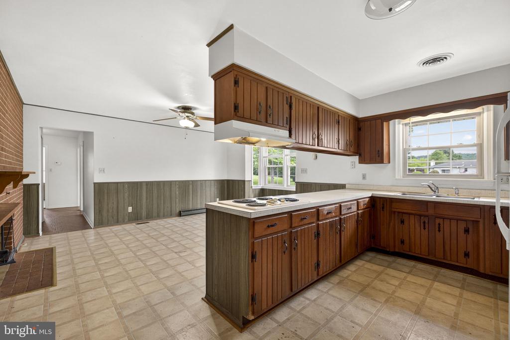312 NORFOLK DR, WARRENTON, Virginia 20186, 3 Bedrooms Bedrooms, ,2 BathroomsBathrooms,Residential,312 NORFOLK DR,VAFQ2022058 MLS # VAFQ2022058