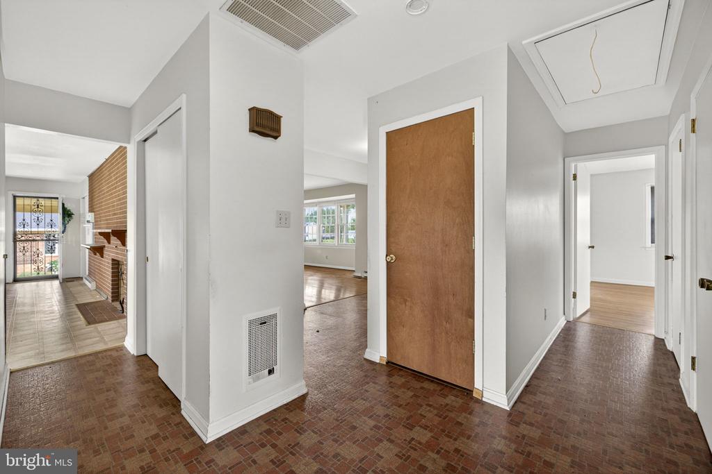 312 NORFOLK DR, WARRENTON, Virginia 20186, 3 Bedrooms Bedrooms, ,2 BathroomsBathrooms,Residential,312 NORFOLK DR,VAFQ2022058 MLS # VAFQ2022058