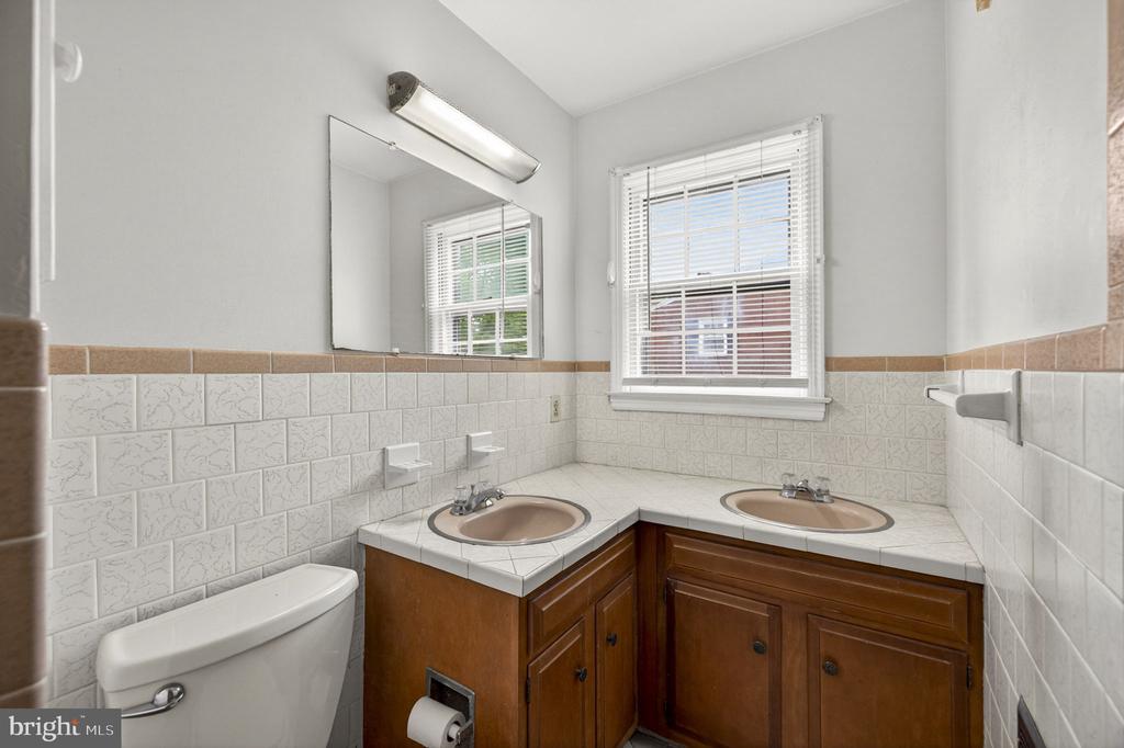 312 NORFOLK DR, WARRENTON, Virginia 20186, 3 Bedrooms Bedrooms, ,2 BathroomsBathrooms,Residential,312 NORFOLK DR,VAFQ2022058 MLS # VAFQ2022058