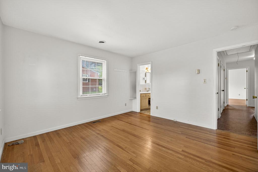 312 NORFOLK DR, WARRENTON, Virginia 20186, 3 Bedrooms Bedrooms, ,2 BathroomsBathrooms,Residential,312 NORFOLK DR,VAFQ2022058 MLS # VAFQ2022058