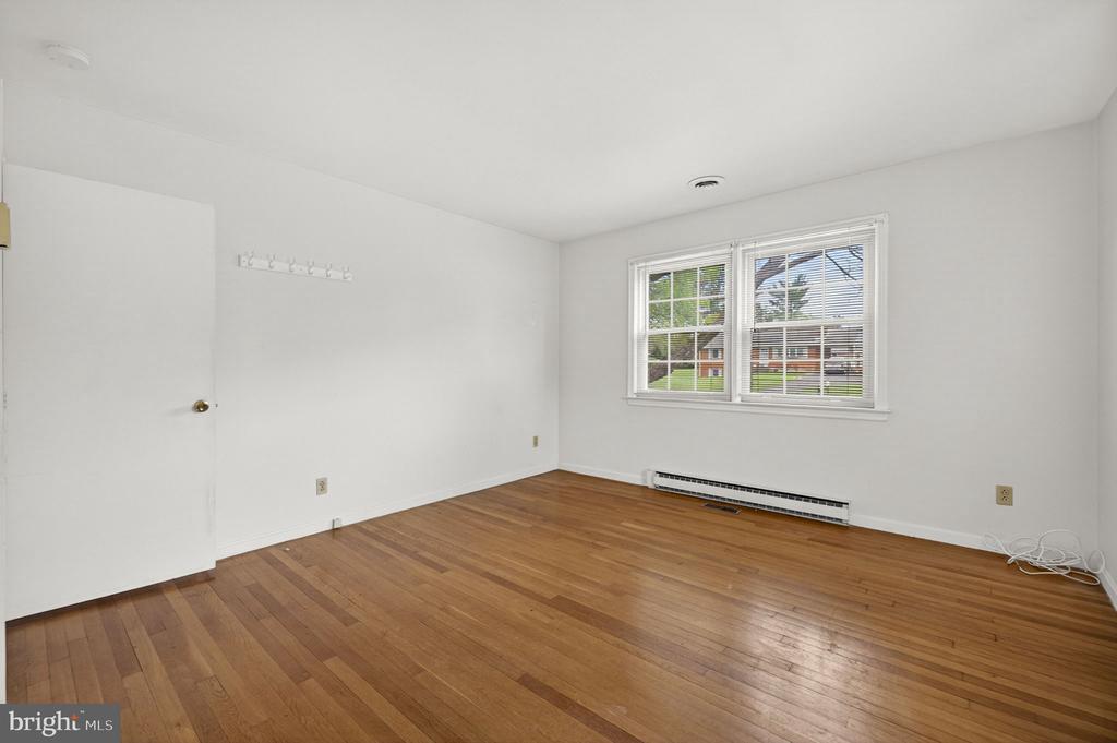 312 NORFOLK DR, WARRENTON, Virginia 20186, 3 Bedrooms Bedrooms, ,2 BathroomsBathrooms,Residential,312 NORFOLK DR,VAFQ2022058 MLS # VAFQ2022058