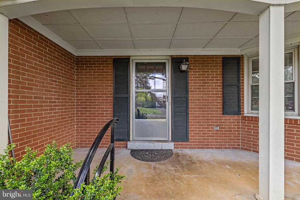 312 NORFOLK DR, WARRENTON, Virginia 20186, 3 Bedrooms Bedrooms, ,2 BathroomsBathrooms,Residential,312 NORFOLK DR,VAFQ2022058 MLS # VAFQ2022058