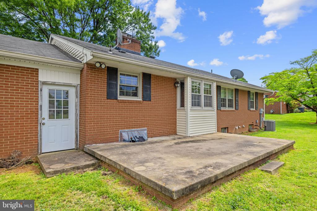 312 NORFOLK DR, WARRENTON, Virginia 20186, 3 Bedrooms Bedrooms, ,2 BathroomsBathrooms,Residential,312 NORFOLK DR,VAFQ2022058 MLS # VAFQ2022058
