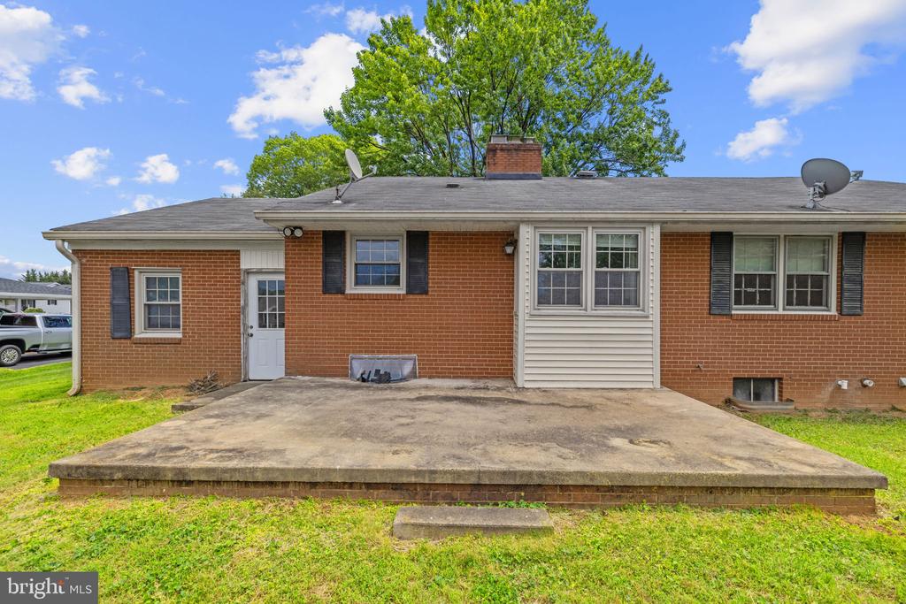 312 NORFOLK DR, WARRENTON, Virginia 20186, 3 Bedrooms Bedrooms, ,2 BathroomsBathrooms,Residential,312 NORFOLK DR,VAFQ2022058 MLS # VAFQ2022058