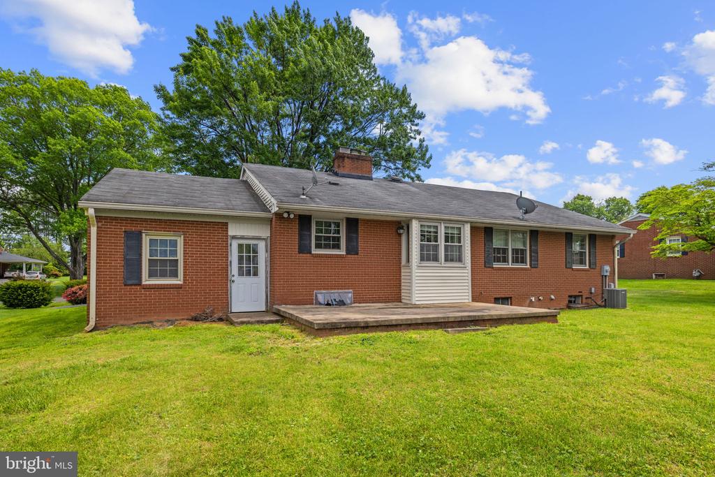312 NORFOLK DR, WARRENTON, Virginia 20186, 3 Bedrooms Bedrooms, ,2 BathroomsBathrooms,Residential,312 NORFOLK DR,VAFQ2022058 MLS # VAFQ2022058