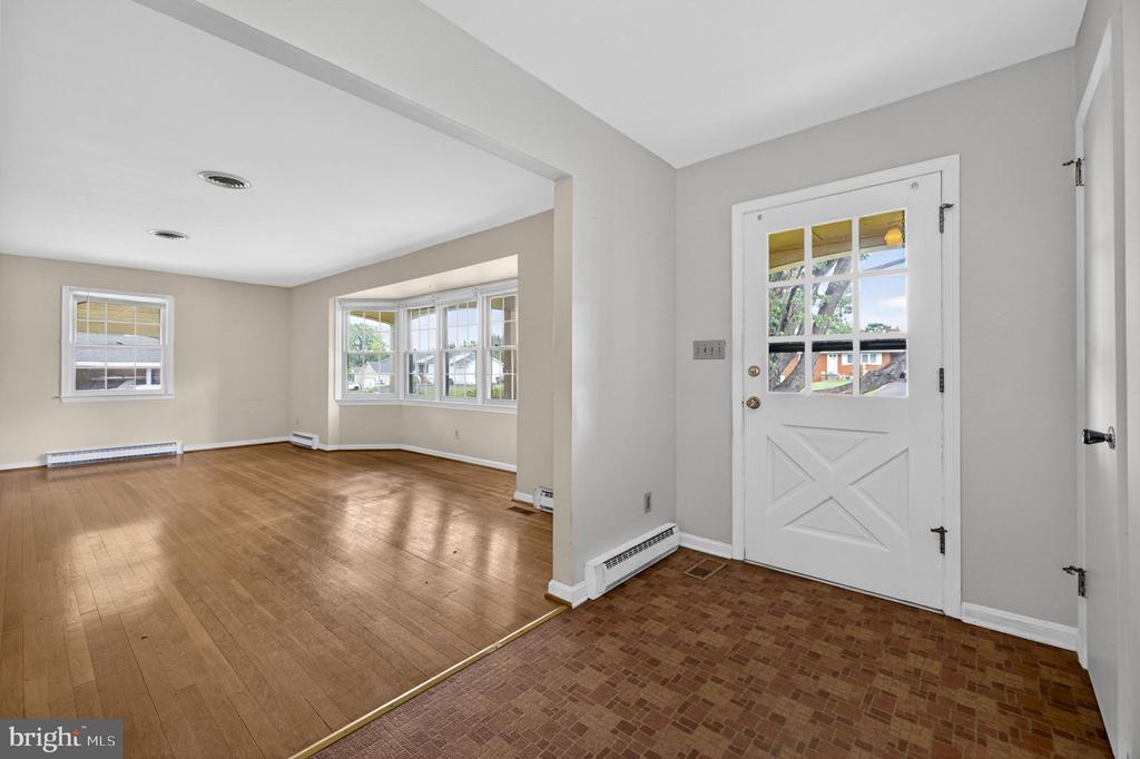 312 NORFOLK DR, WARRENTON, Virginia 20186, 3 Bedrooms Bedrooms, ,2 BathroomsBathrooms,Residential,312 NORFOLK DR,VAFQ2022058 MLS # VAFQ2022058