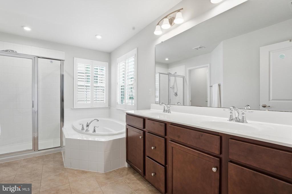 4442 SUNSET DR, CHARLOTTESVILLE, Virginia 22911, 4 Bedrooms Bedrooms, ,2 BathroomsBathrooms,Residential,4442 SUNSET DR,VAAB2001224 MLS # VAAB2001224