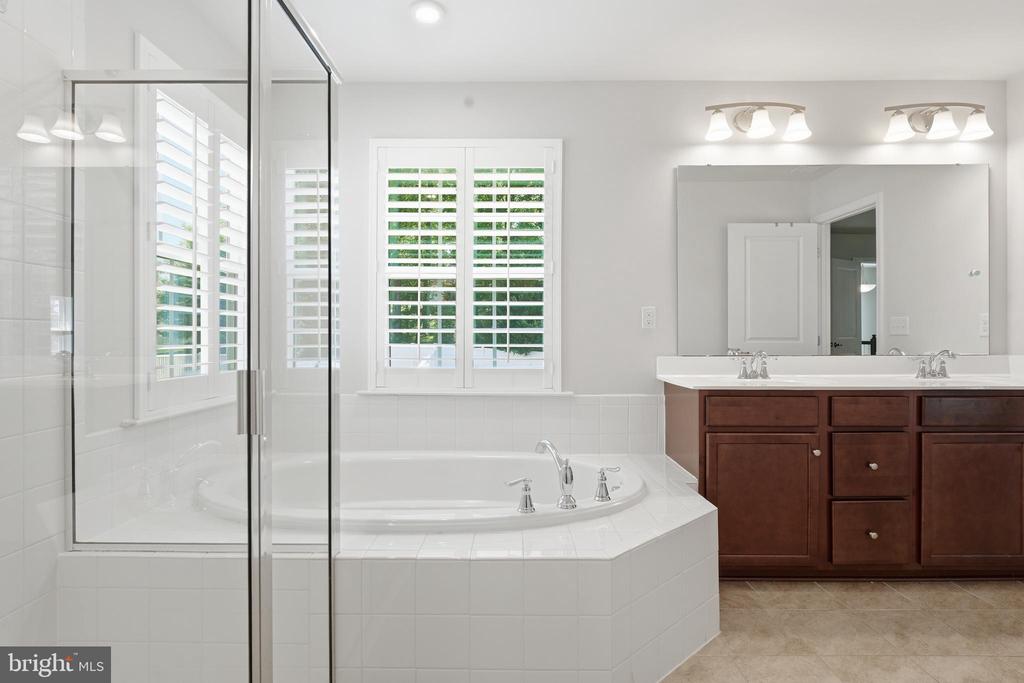 4442 SUNSET DR, CHARLOTTESVILLE, Virginia 22911, 4 Bedrooms Bedrooms, ,2 BathroomsBathrooms,Residential,4442 SUNSET DR,VAAB2001224 MLS # VAAB2001224