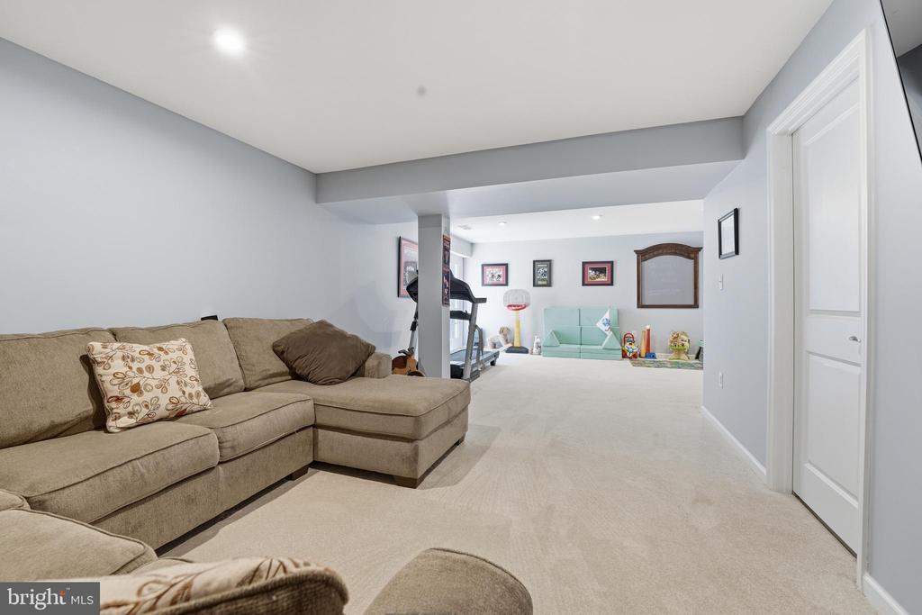 4442 SUNSET DR, CHARLOTTESVILLE, Virginia 22911, 4 Bedrooms Bedrooms, ,2 BathroomsBathrooms,Residential,4442 SUNSET DR,VAAB2001224 MLS # VAAB2001224