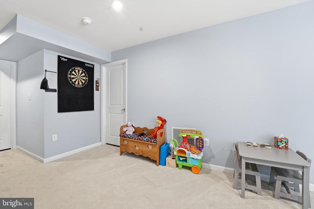 4442 SUNSET DR, CHARLOTTESVILLE, Virginia 22911, 4 Bedrooms Bedrooms, ,2 BathroomsBathrooms,Residential,4442 SUNSET DR,VAAB2001224 MLS # VAAB2001224