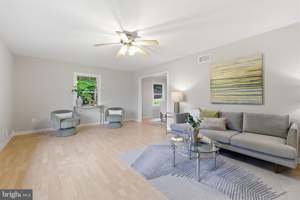 7338 STUART CIR, WARRENTON, Virginia 20187, 3 Bedrooms Bedrooms, ,2 BathroomsBathrooms,Residential,7338 STUART CIR,VAFQ2021248 MLS # VAFQ2021248