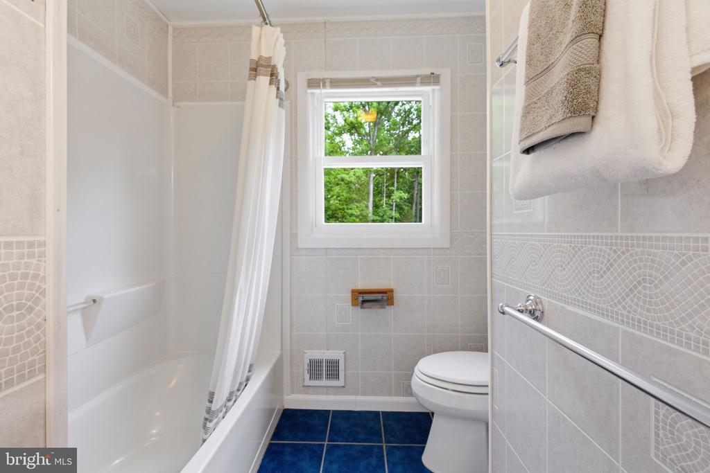 7338 STUART CIR, WARRENTON, Virginia 20187, 3 Bedrooms Bedrooms, ,2 BathroomsBathrooms,Residential,7338 STUART CIR,VAFQ2021248 MLS # VAFQ2021248