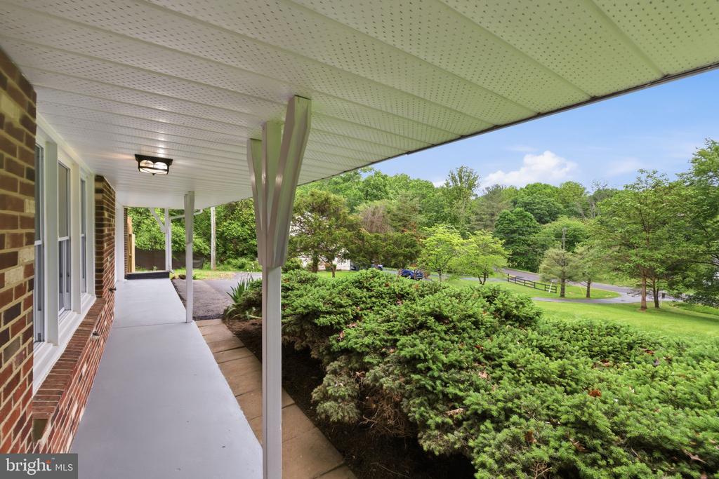7338 STUART CIR, WARRENTON, Virginia 20187, 3 Bedrooms Bedrooms, ,2 BathroomsBathrooms,Residential,7338 STUART CIR,VAFQ2021248 MLS # VAFQ2021248