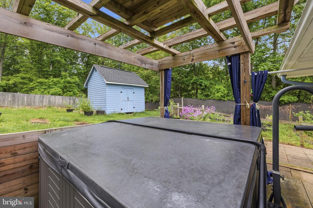 7338 STUART CIR, WARRENTON, Virginia 20187, 3 Bedrooms Bedrooms, ,2 BathroomsBathrooms,Residential,7338 STUART CIR,VAFQ2021248 MLS # VAFQ2021248