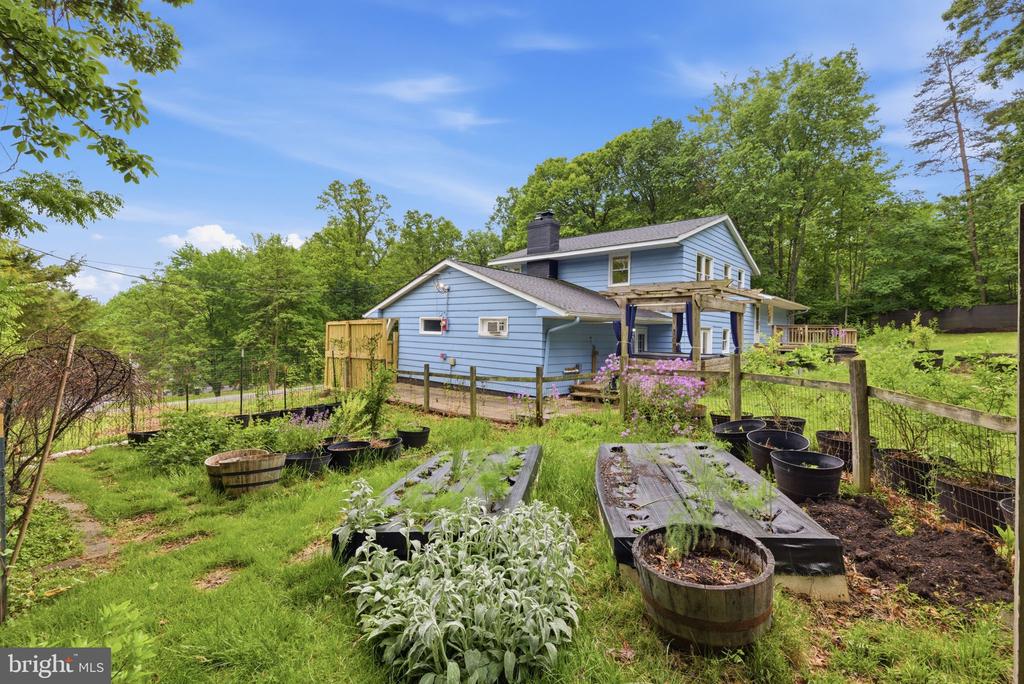 7338 STUART CIR, WARRENTON, Virginia 20187, 3 Bedrooms Bedrooms, ,2 BathroomsBathrooms,Residential,7338 STUART CIR,VAFQ2021248 MLS # VAFQ2021248