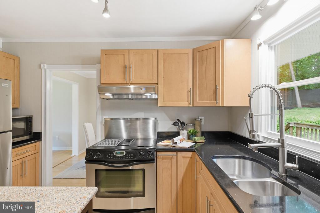 7338 STUART CIR, WARRENTON, Virginia 20187, 3 Bedrooms Bedrooms, ,2 BathroomsBathrooms,Residential,7338 STUART CIR,VAFQ2021248 MLS # VAFQ2021248