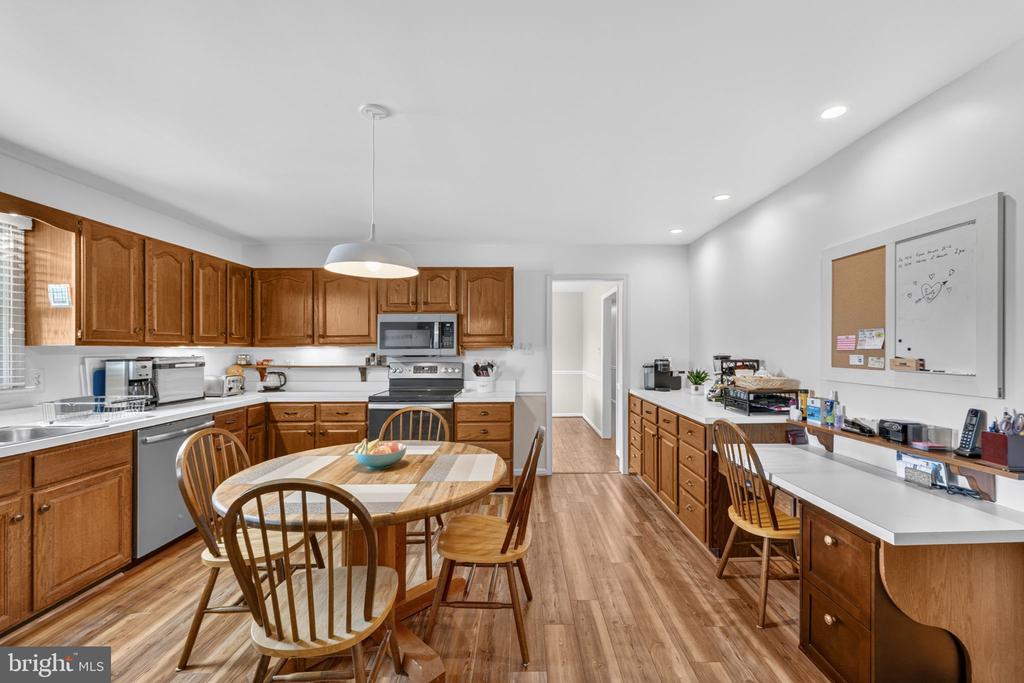 7933 COOKS CT, WARRENTON, Virginia 20186, 3 Bedrooms Bedrooms, ,2 BathroomsBathrooms,Residential,7933 COOKS CT,VAFQ2021946 MLS # VAFQ2021946