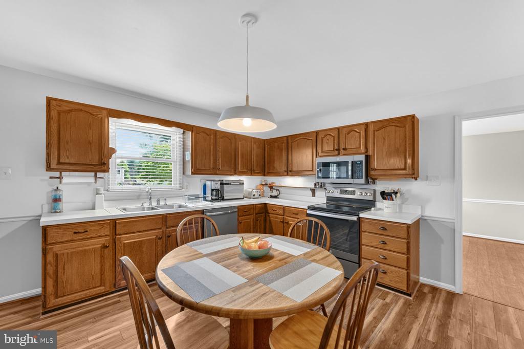 7933 COOKS CT, WARRENTON, Virginia 20186, 3 Bedrooms Bedrooms, ,2 BathroomsBathrooms,Residential,7933 COOKS CT,VAFQ2021946 MLS # VAFQ2021946