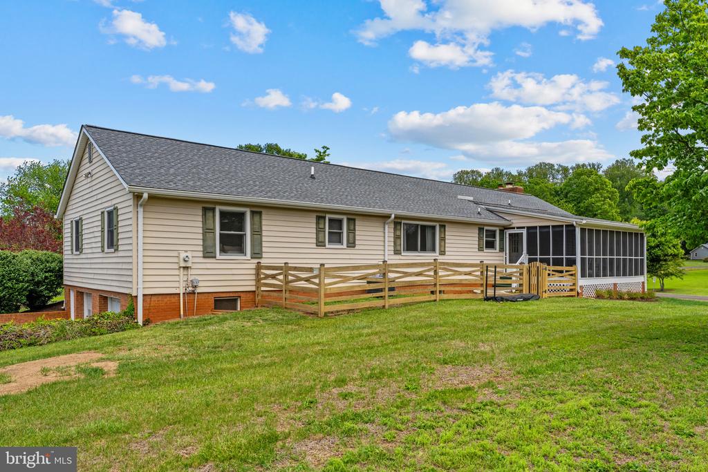 7933 COOKS CT, WARRENTON, Virginia 20186, 3 Bedrooms Bedrooms, ,2 BathroomsBathrooms,Residential,7933 COOKS CT,VAFQ2021946 MLS # VAFQ2021946