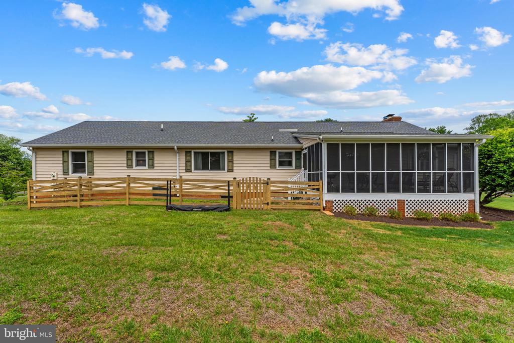 7933 COOKS CT, WARRENTON, Virginia 20186, 3 Bedrooms Bedrooms, ,2 BathroomsBathrooms,Residential,7933 COOKS CT,VAFQ2021946 MLS # VAFQ2021946
