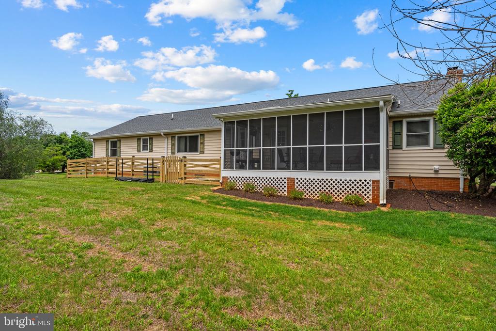 7933 COOKS CT, WARRENTON, Virginia 20186, 3 Bedrooms Bedrooms, ,2 BathroomsBathrooms,Residential,7933 COOKS CT,VAFQ2021946 MLS # VAFQ2021946