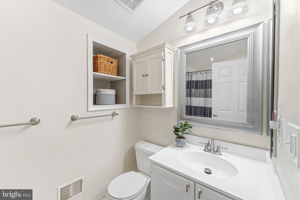 369 CANNON WAY, WARRENTON, Virginia 20186, 5 Bedrooms Bedrooms, ,4 BathroomsBathrooms,Residential,369 CANNON WAY,VAFQ2021886 MLS # VAFQ2021886