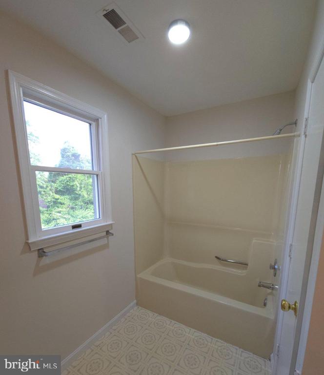 5072 LAVELLE DR, FREDERICKSBURG, Virginia 22407, 5 Bedrooms Bedrooms, ,2 BathroomsBathrooms,Residential,5072 LAVELLE DR,VASP2041780 MLS # VASP2041780