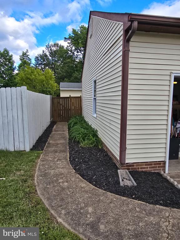 5072 LAVELLE DR, FREDERICKSBURG, Virginia 22407, 5 Bedrooms Bedrooms, ,2 BathroomsBathrooms,Residential,5072 LAVELLE DR,VASP2041780 MLS # VASP2041780