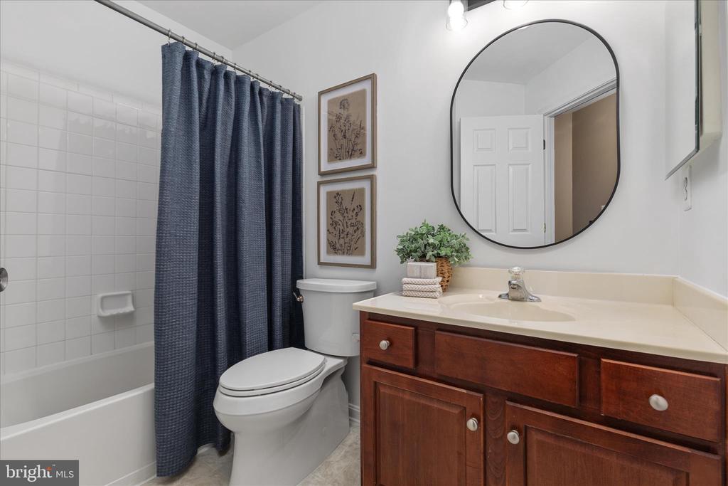 6118 OLIVERA AVE, BEALETON, Virginia 22712, 5 Bedrooms Bedrooms, ,3 BathroomsBathrooms,Residential,6118 OLIVERA AVE,VAFQ2021812 MLS # VAFQ2021812
