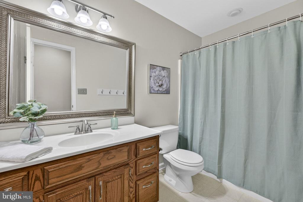 15160 QUAIL RIDGE DR, AMISSVILLE, Virginia 20106, 3 Bedrooms Bedrooms, ,2 BathroomsBathrooms,Residential,15160 QUAIL RIDGE DR,VACU2013600 MLS # VACU2013600