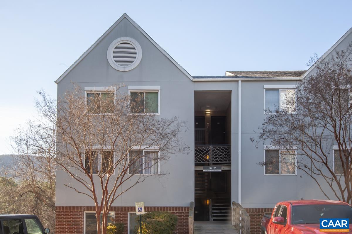 1612 MONTICELLO AVE, CHARLOTTESVILLE, Virginia 22902, ,1 BathroomBathrooms,Residential,Belmont with great views!,1612 MONTICELLO AVE,677011 MLS # 677011