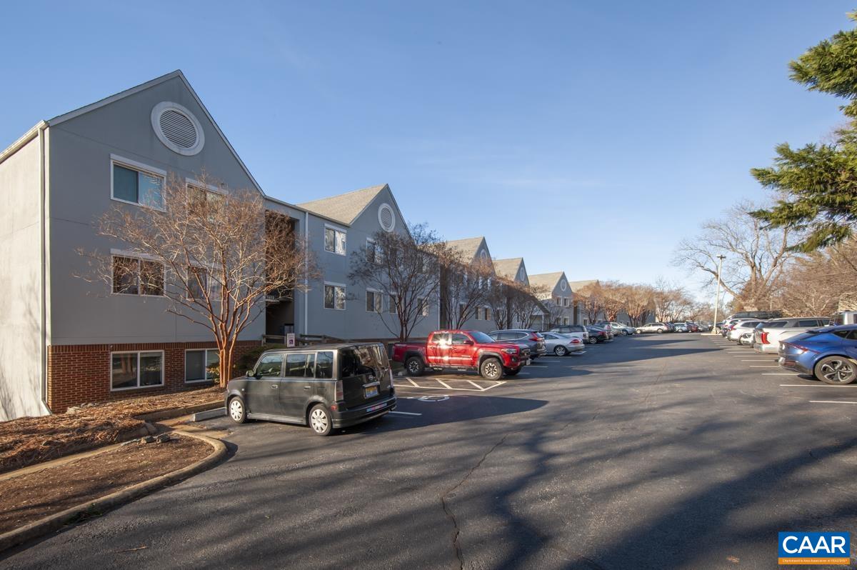 1612 MONTICELLO AVE, CHARLOTTESVILLE, Virginia 22902, ,1 BathroomBathrooms,Residential,Belmont with great views!,1612 MONTICELLO AVE,677011 MLS # 677011
