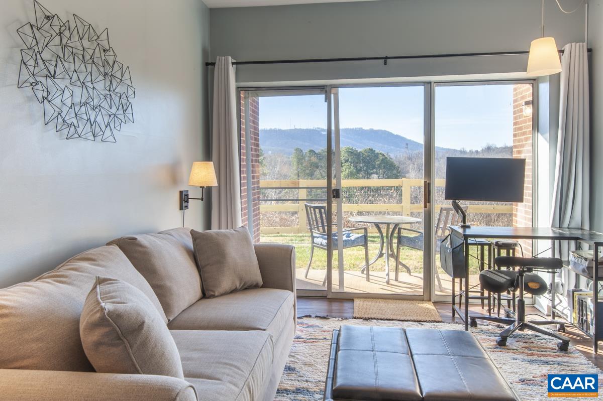 1612 MONTICELLO AVE, CHARLOTTESVILLE, Virginia 22902, ,1 BathroomBathrooms,Residential,Belmont with great views!,1612 MONTICELLO AVE,677011 MLS # 677011