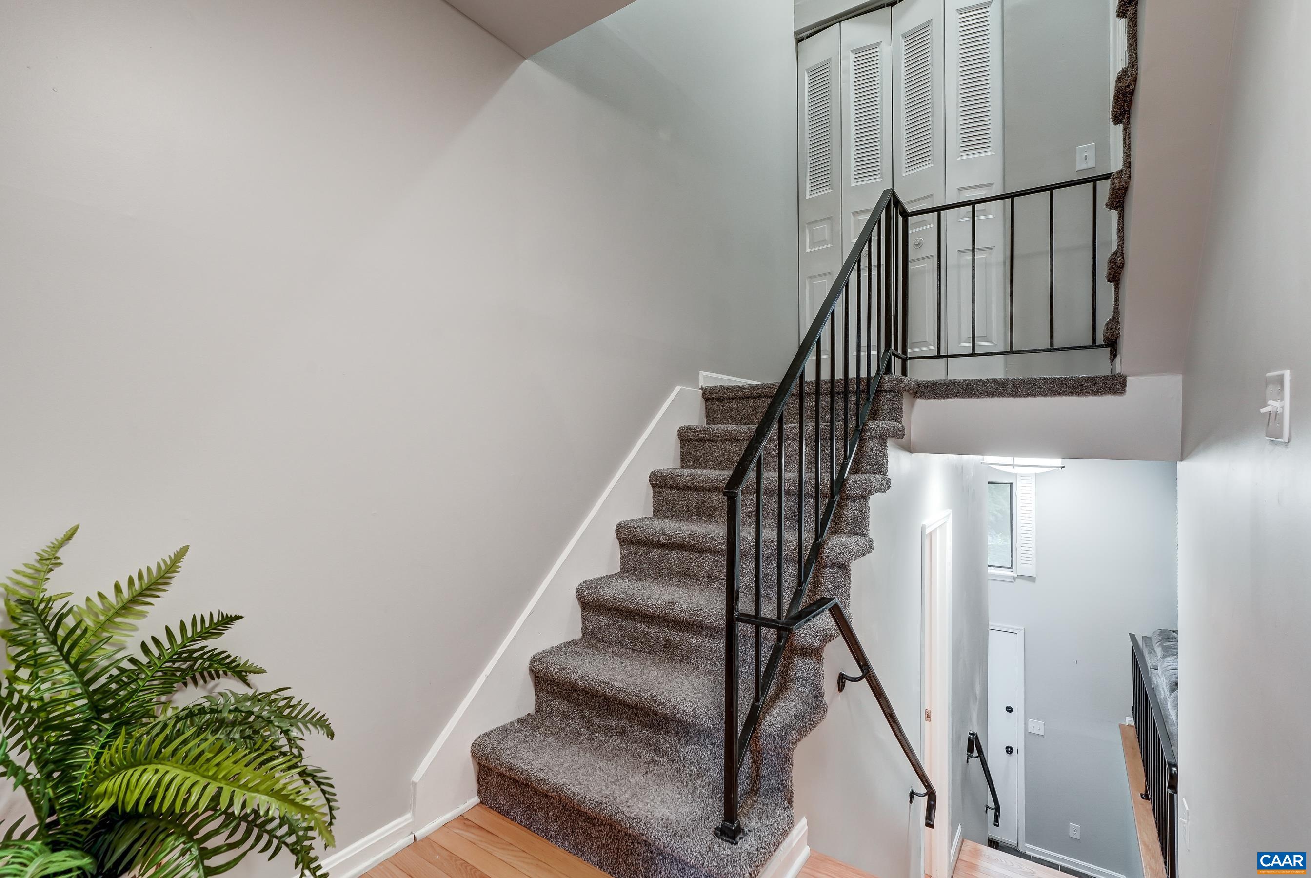 587 SOUTHAMPTON CT, CHARLOTTESVILLE, Virginia 22901, 3 Bedrooms Bedrooms, ,2 BathroomsBathrooms,Residential,587 SOUTHAMPTON CT,677201 MLS # 677201