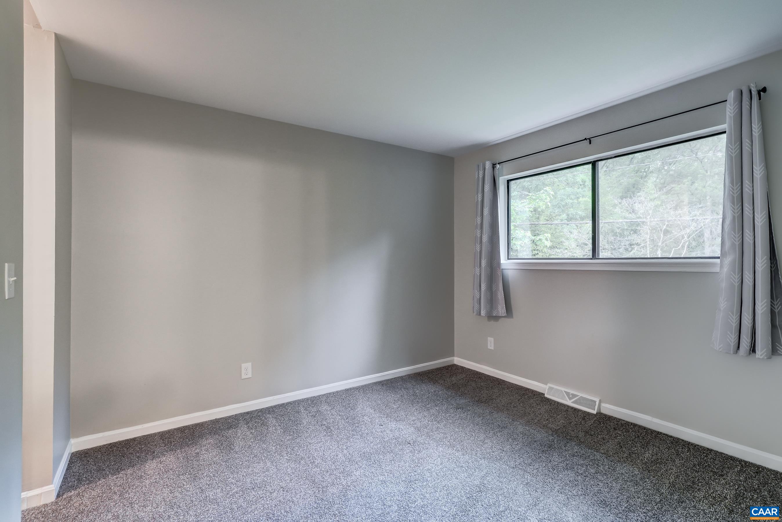 587 SOUTHAMPTON CT, CHARLOTTESVILLE, Virginia 22901, 3 Bedrooms Bedrooms, ,2 BathroomsBathrooms,Residential,587 SOUTHAMPTON CT,677201 MLS # 677201
