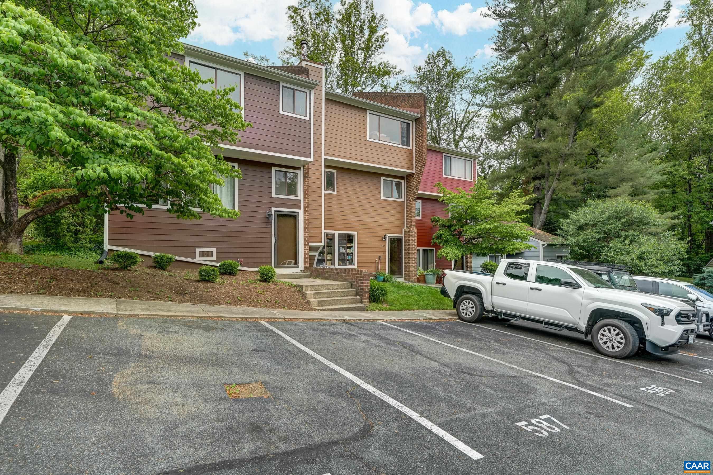587 SOUTHAMPTON CT, CHARLOTTESVILLE, Virginia 22901, 3 Bedrooms Bedrooms, ,2 BathroomsBathrooms,Residential,587 SOUTHAMPTON CT,677201 MLS # 677201