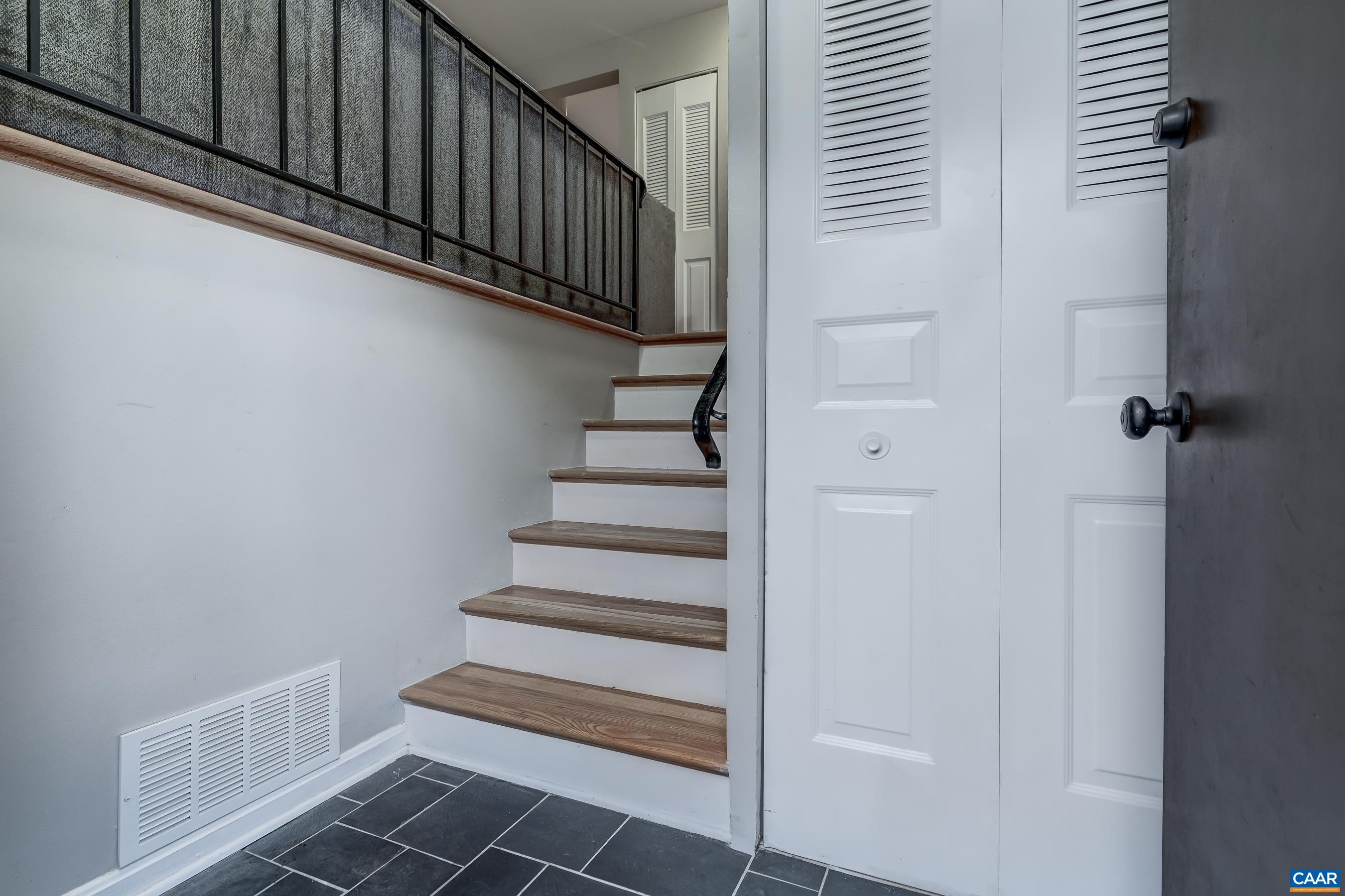 587 SOUTHAMPTON CT, CHARLOTTESVILLE, Virginia 22901, 3 Bedrooms Bedrooms, ,2 BathroomsBathrooms,Residential,587 SOUTHAMPTON CT,677201 MLS # 677201