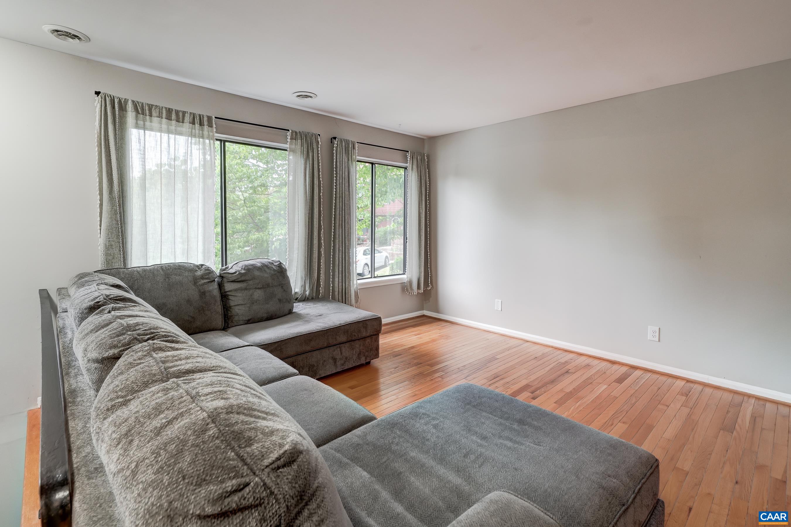 587 SOUTHAMPTON CT, CHARLOTTESVILLE, Virginia 22901, 3 Bedrooms Bedrooms, ,2 BathroomsBathrooms,Residential,587 SOUTHAMPTON CT,677201 MLS # 677201