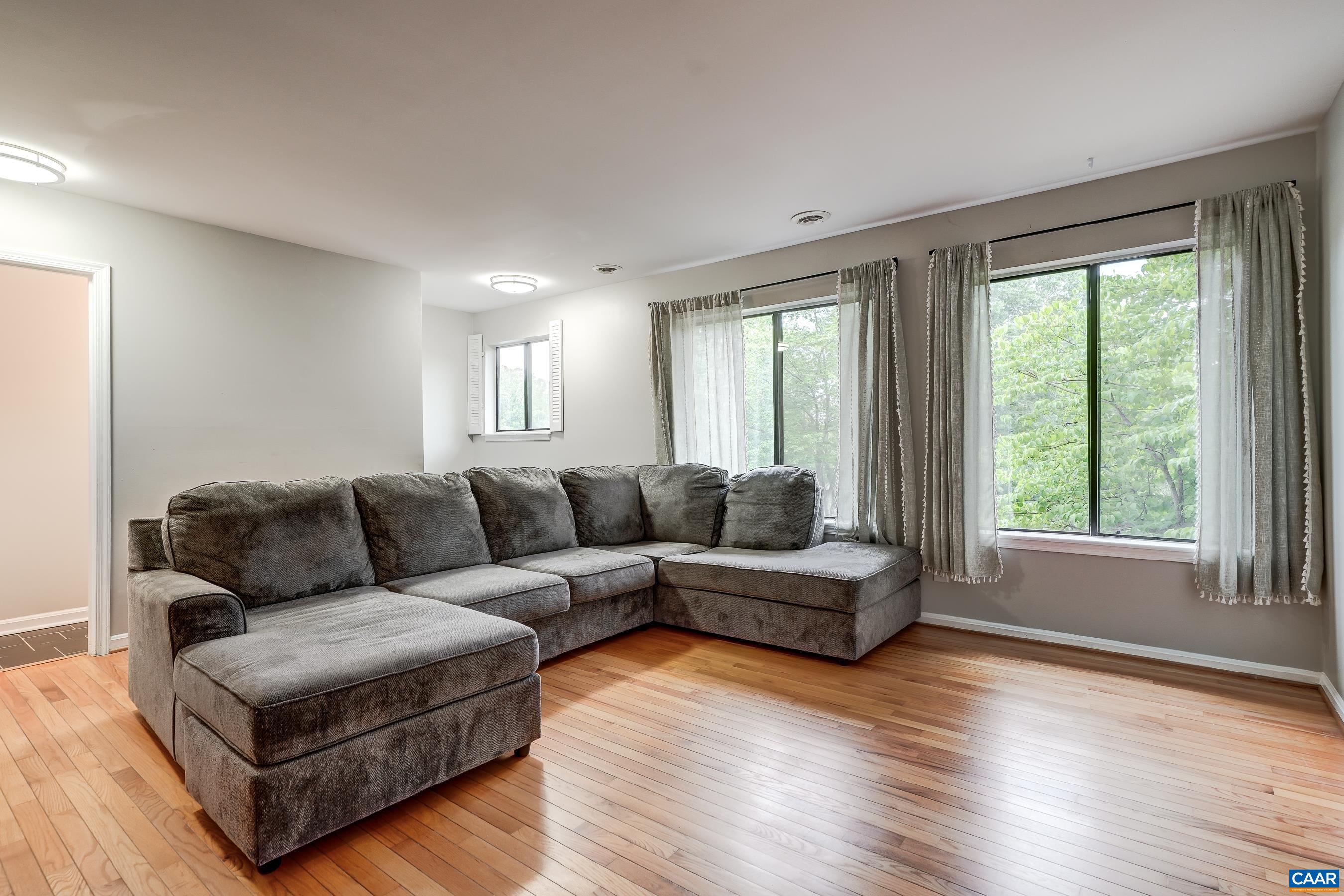 587 SOUTHAMPTON CT, CHARLOTTESVILLE, Virginia 22901, 3 Bedrooms Bedrooms, ,2 BathroomsBathrooms,Residential,587 SOUTHAMPTON CT,677201 MLS # 677201